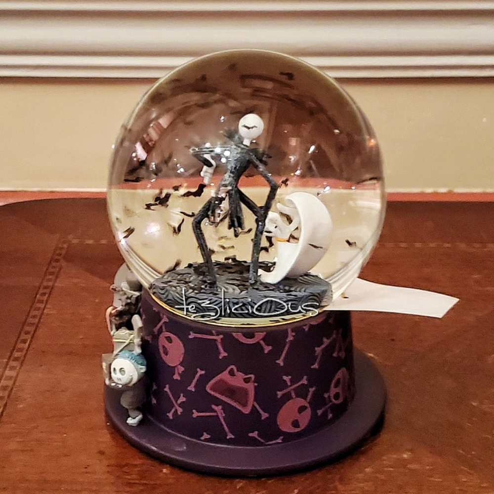 DISNEY PARKS NIGHTMARE BEFORE CHRISTMAS SNOWGLOBE - Picture 3 of 6